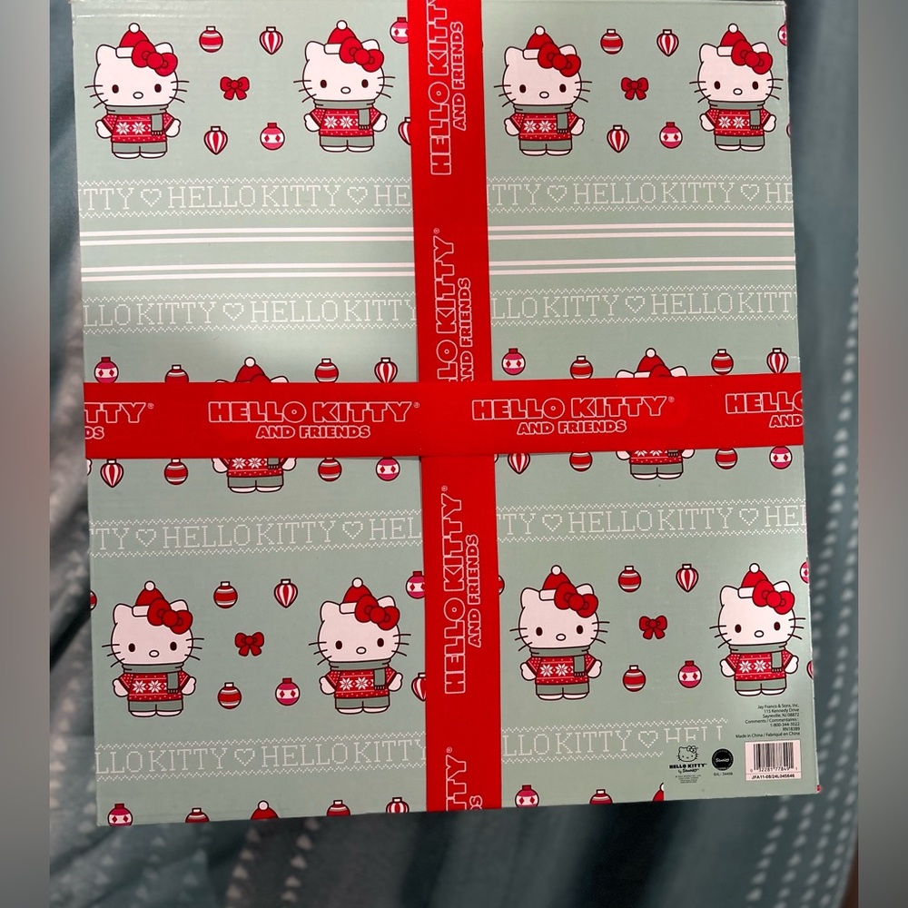 Hello Kitty throw NWT - Picture 3 of 3